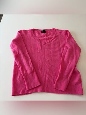 Nordstrom’s Halogen Cashmere Women’s V-Neck Sweater in Bright Pink